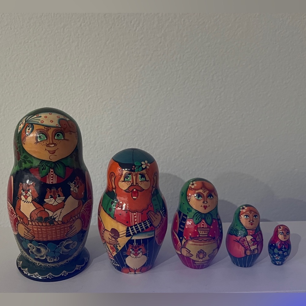 Hand-Painted Russian Nesting Dolls Set - Multicolor